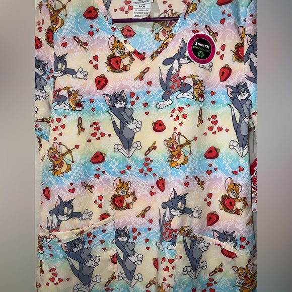 NWT Tom & Jerry Valentine Scrub Top V-Neck Size Small - Picture 8 of 10